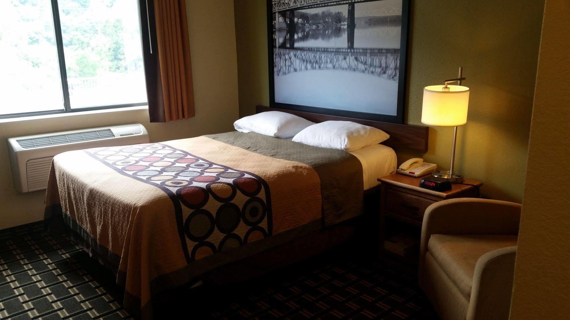Super 8 By Wyndham Wheeling Wv Hotel Kültér fotó
